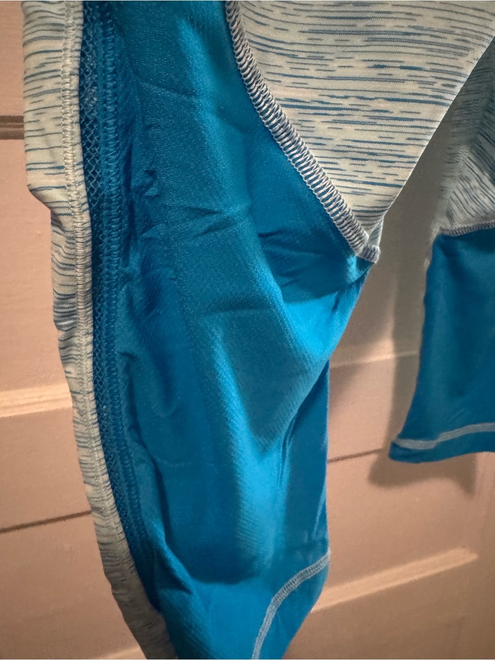 lululemon athletica Light Blue and White Space-Dye Capri with Teal Waistband - Picture 5 of 8